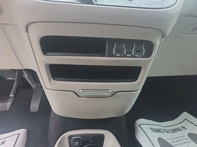 2022 Chrysler Voyager LX