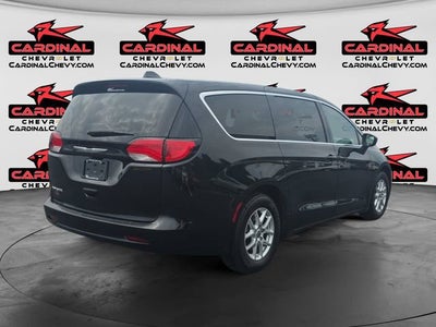 2022 Chrysler Voyager LX