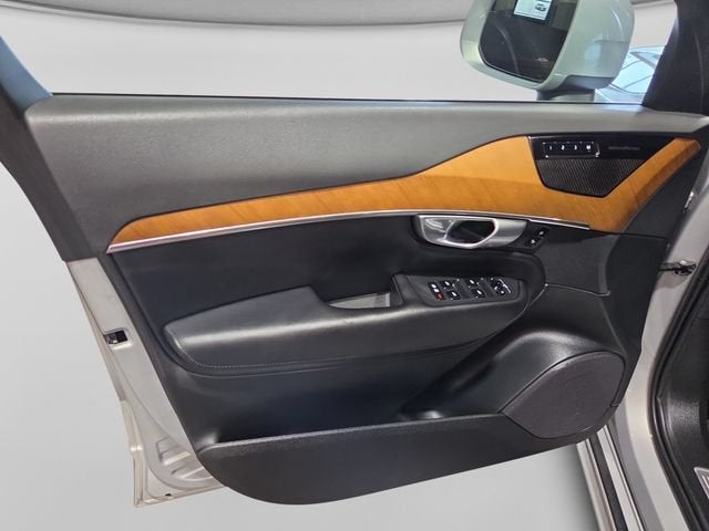 2024 Volvo XC90 Plus Bright Theme