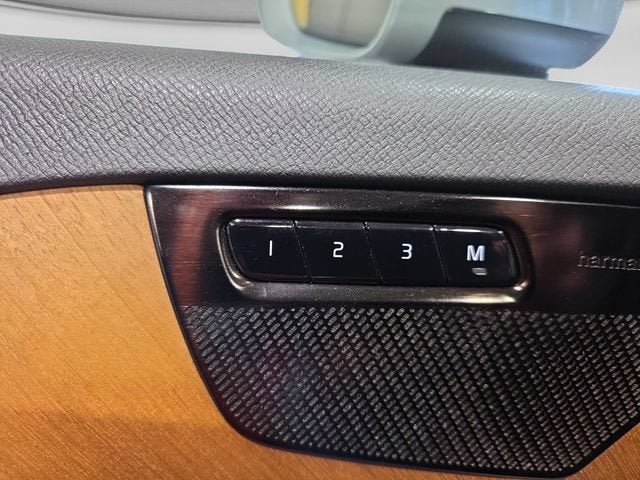 2024 Volvo XC90 Plus Bright Theme