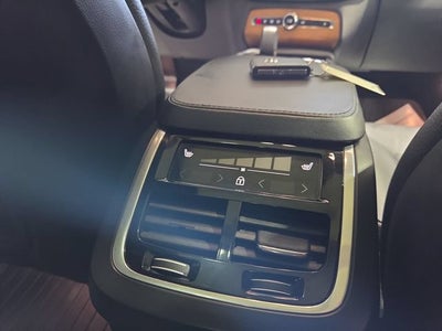 2024 Volvo XC90 Plus Bright Theme