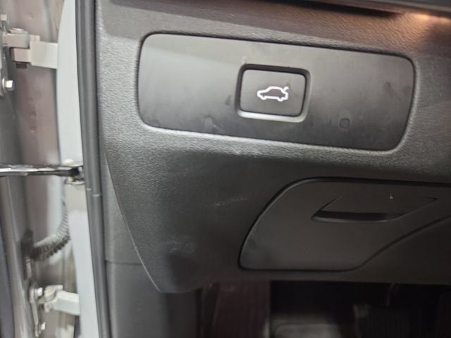 2024 Volvo XC90 Plus Bright Theme