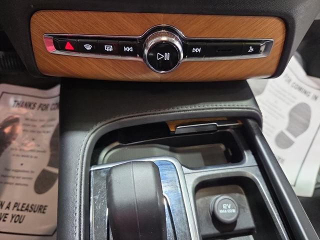 2024 Volvo XC90 Plus Bright Theme