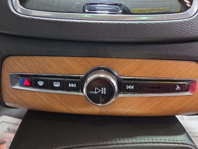 2024 Volvo XC90 Plus Bright Theme