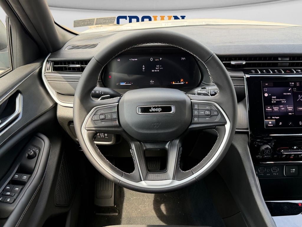 2026 Jeep Grand Cherokee Laredo