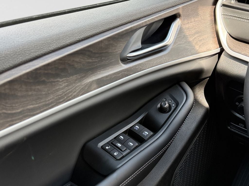 2026 Jeep Grand Cherokee Altitude