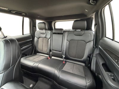 2027 Jeep Grand Cherokee Laredo Altitude