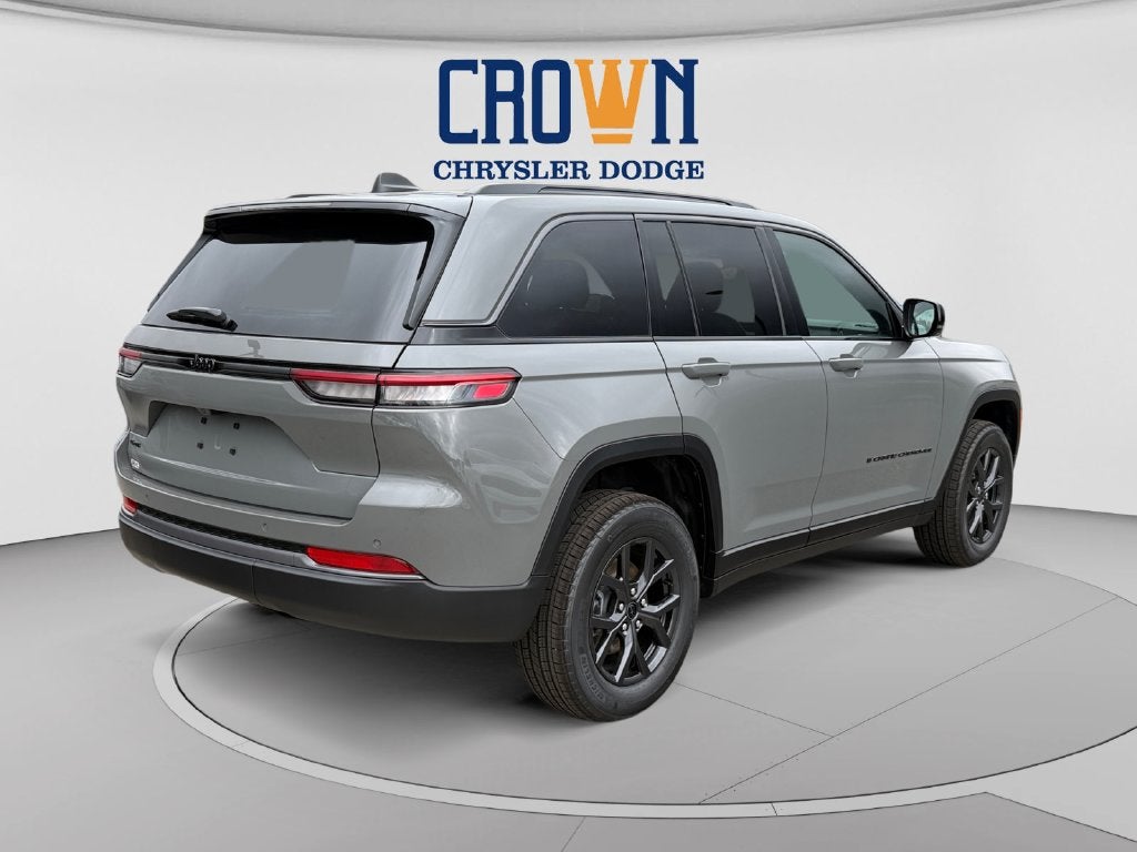 2027 Jeep Grand Cherokee Laredo Altitude