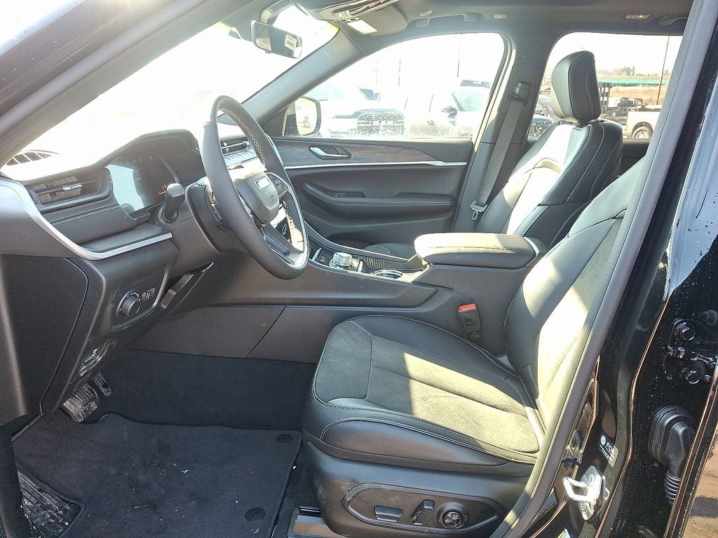 2026 Jeep Grand Cherokee Altitude