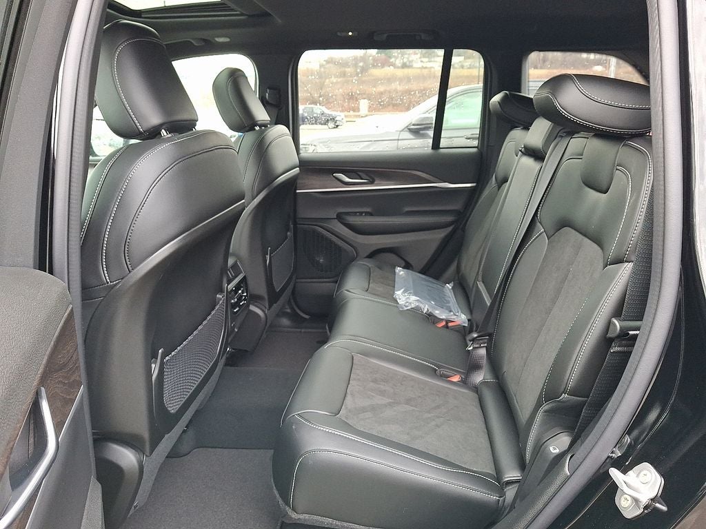 2026 Jeep Grand Cherokee Altitude