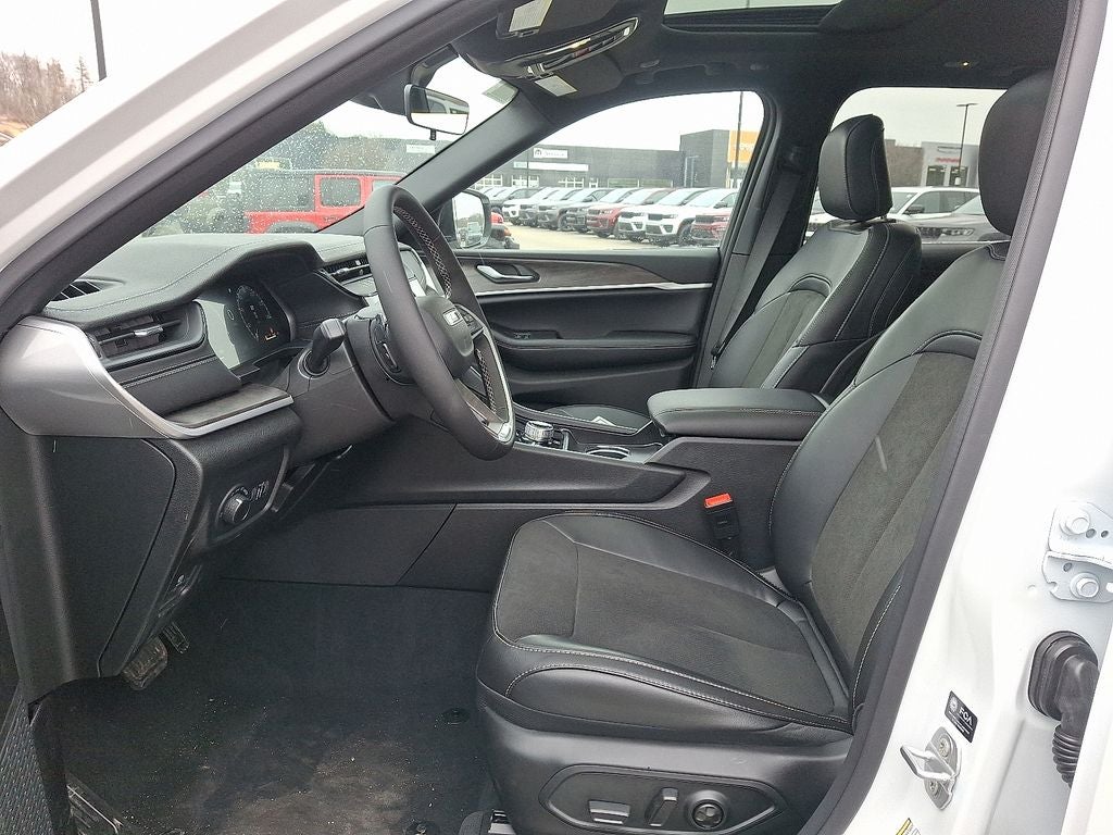 2026 Jeep Grand Cherokee Altitude
