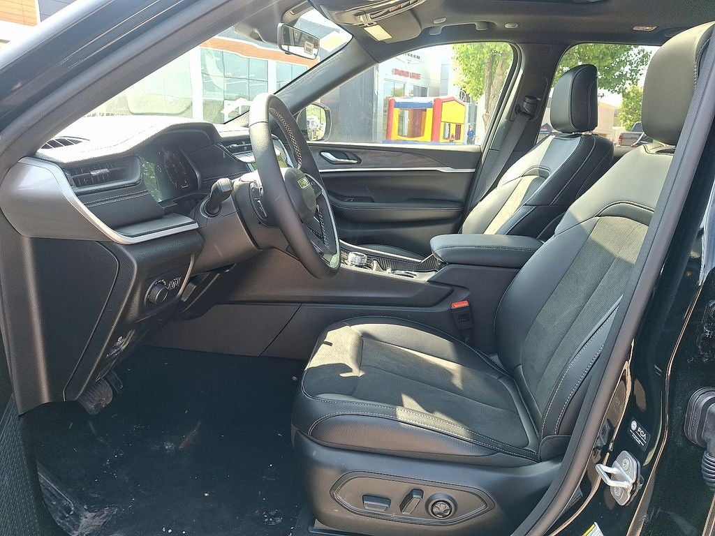 2026 Jeep Grand Cherokee Altitude