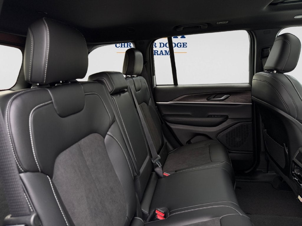 2027 Jeep Grand Cherokee Altitude