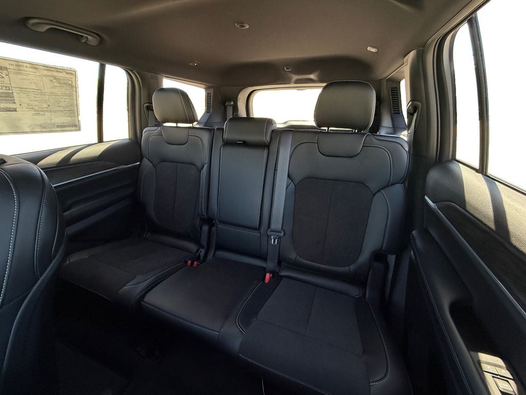 2027 Jeep Grand Cherokee L Laredo Altitude
