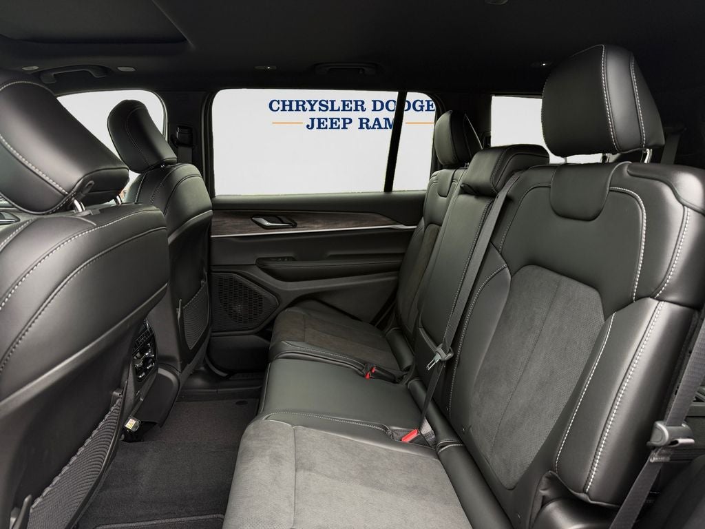 2027 Jeep Grand Cherokee L Laredo Altitude