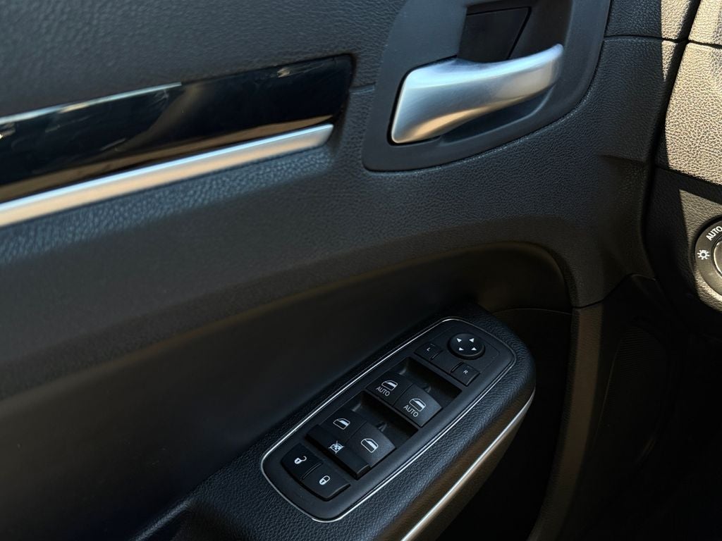 2023 Chrysler 300 Touring