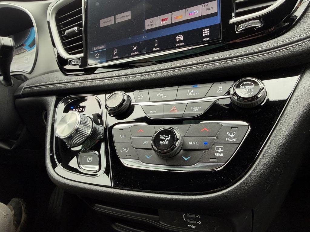 2027 Chrysler Pacifica Select
