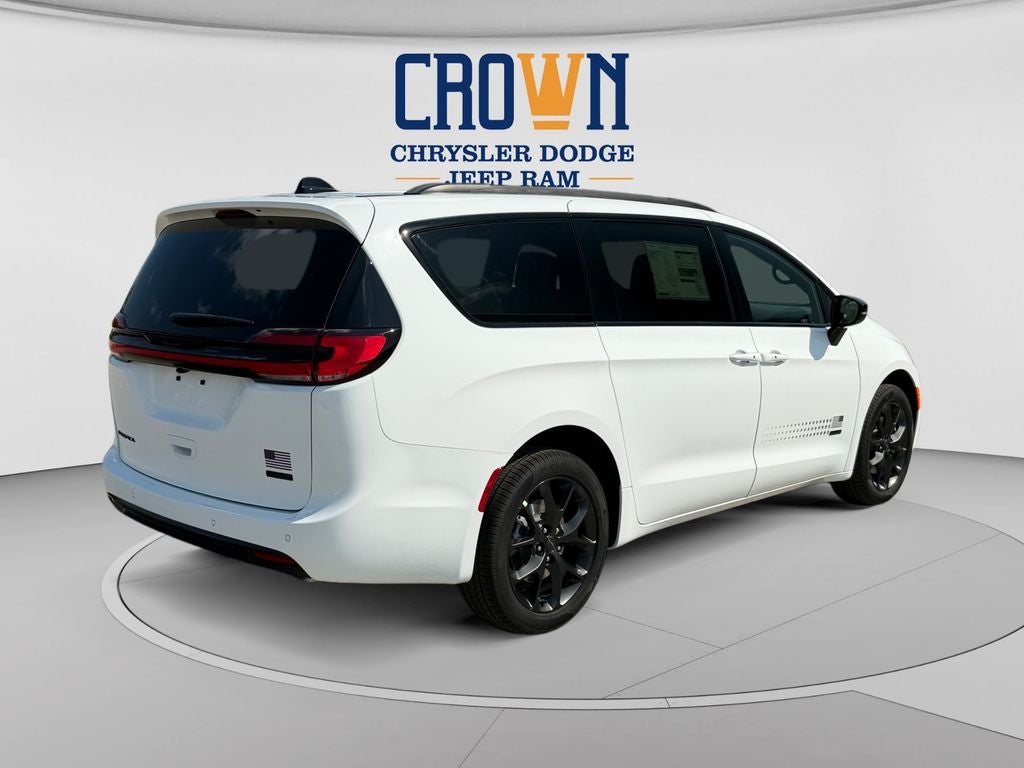 2027 Chrysler Pacifica Select