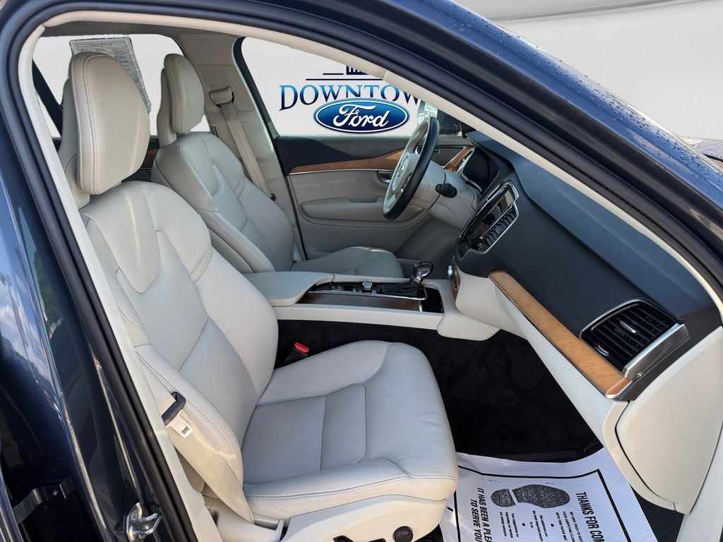 2021 Volvo XC90 T6 Momentum