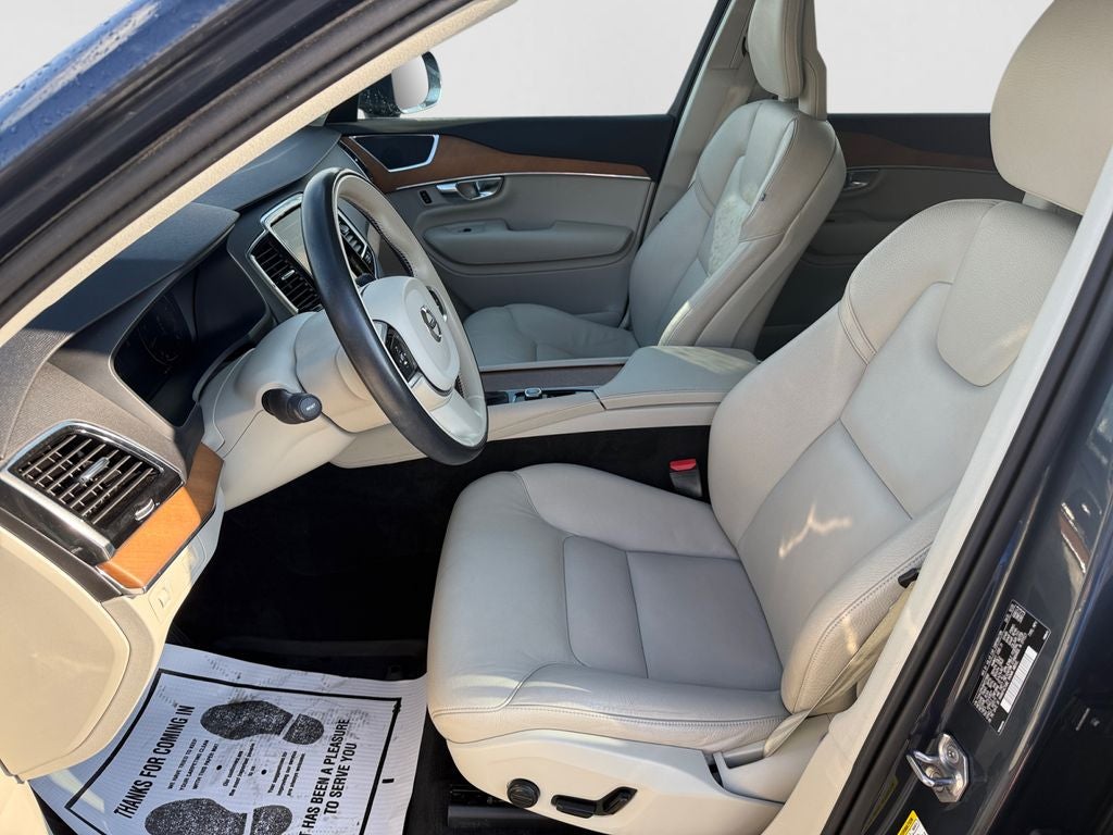 2021 Volvo XC90 T6 Momentum