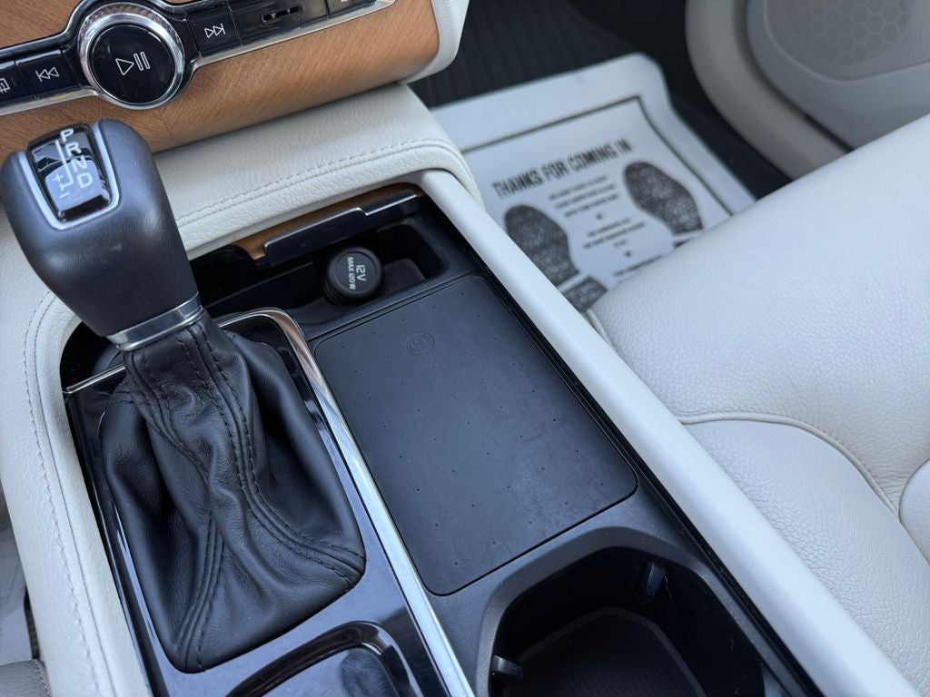 2021 Volvo XC90 T6 Momentum