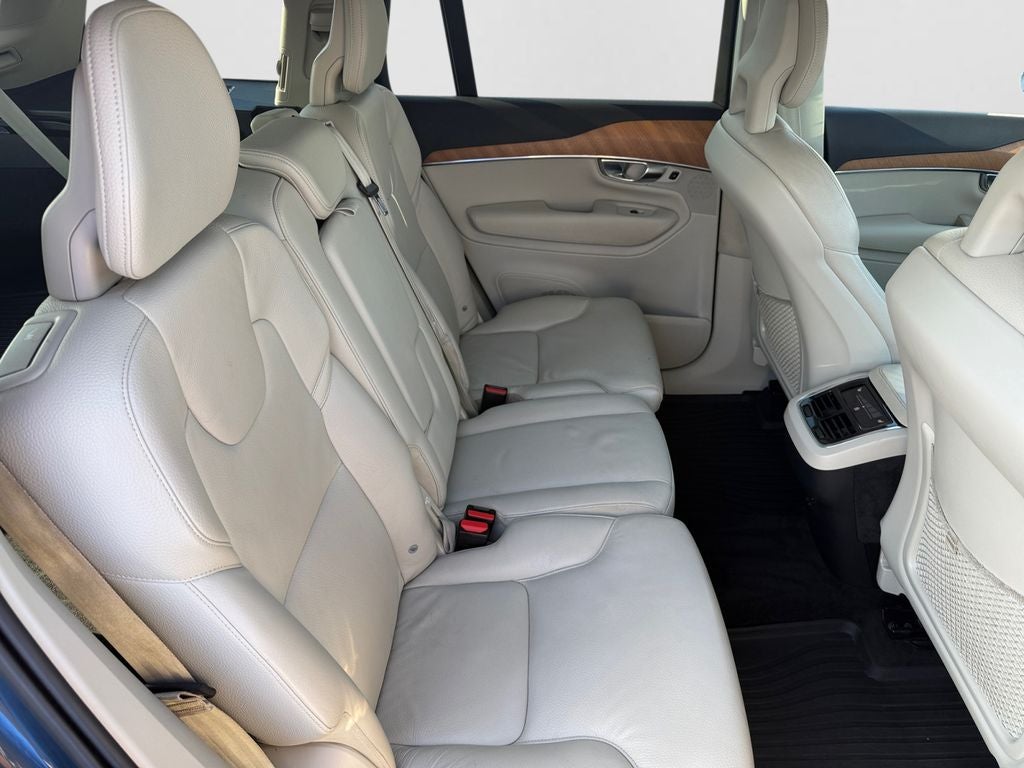 2021 Volvo XC90 T6 Momentum