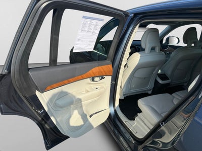 2021 Volvo XC90 T6 Momentum