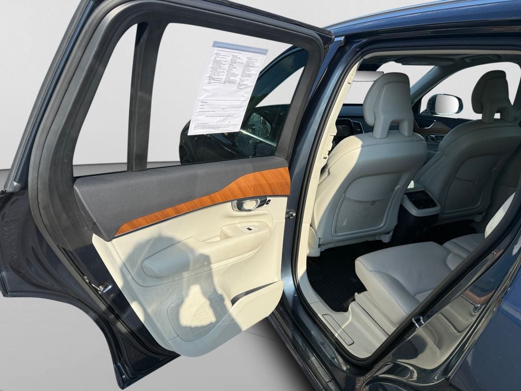 2021 Volvo XC90 T6 Momentum