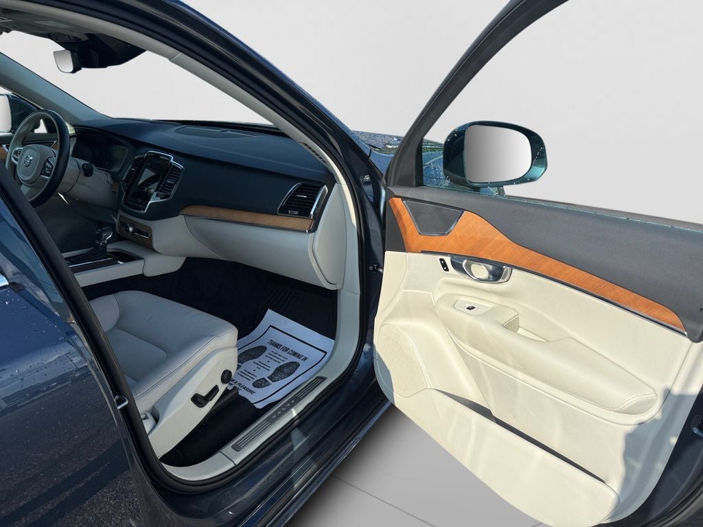 2021 Volvo XC90 T6 Momentum