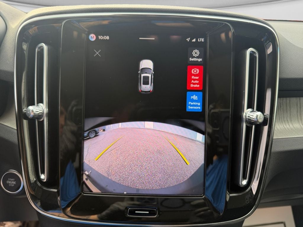 2026 Volvo XC40 B5 Core