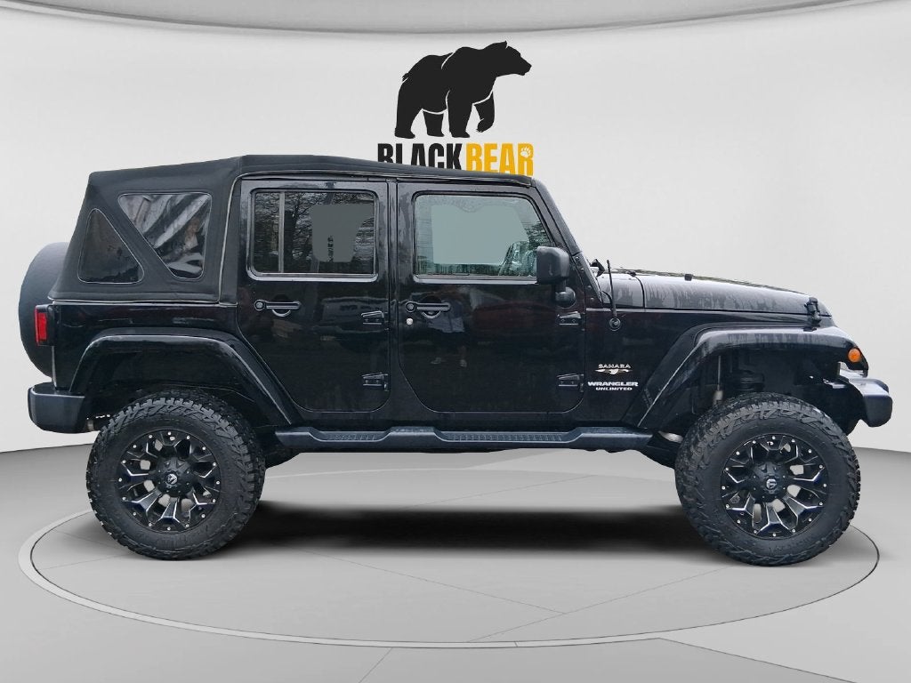 2017 Jeep Wrangler Unlimited Sahara LIFTED
