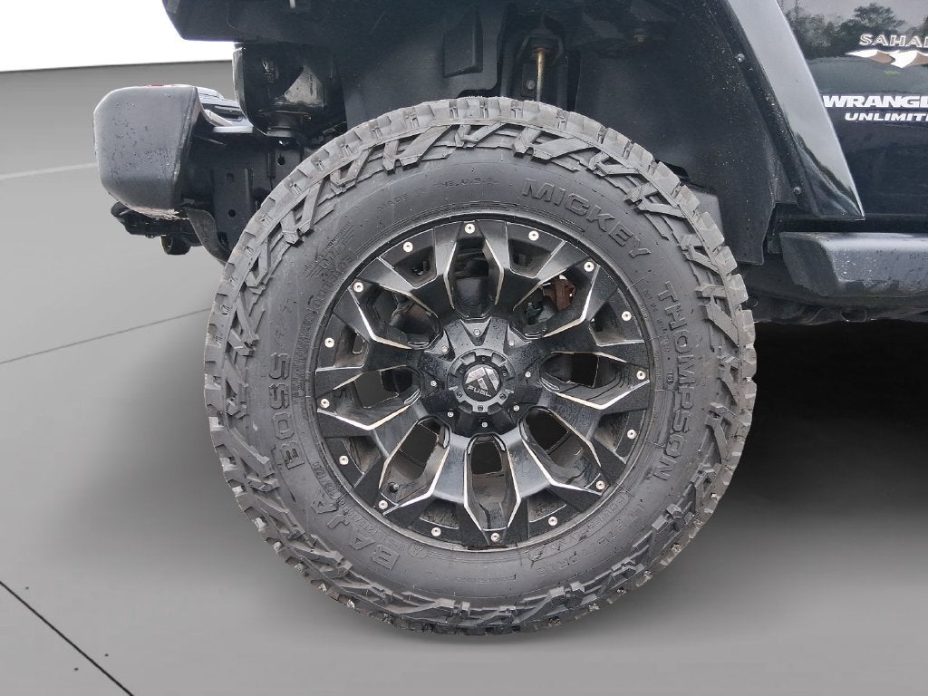 2017 Jeep Wrangler Unlimited Sahara LIFTED