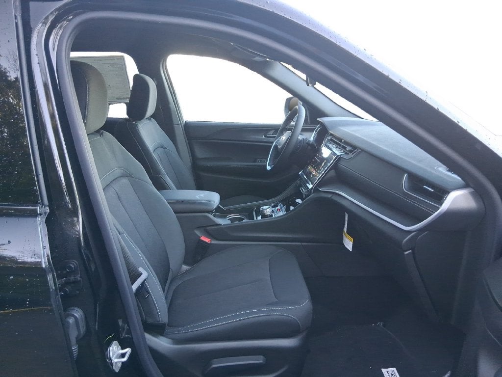 2027 Jeep Grand Cherokee GRAND CHEROKEE LAREDO 4X4