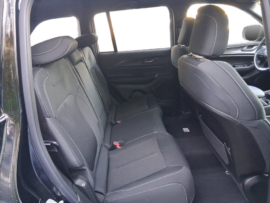 2027 Jeep Grand Cherokee GRAND CHEROKEE LAREDO 4X4