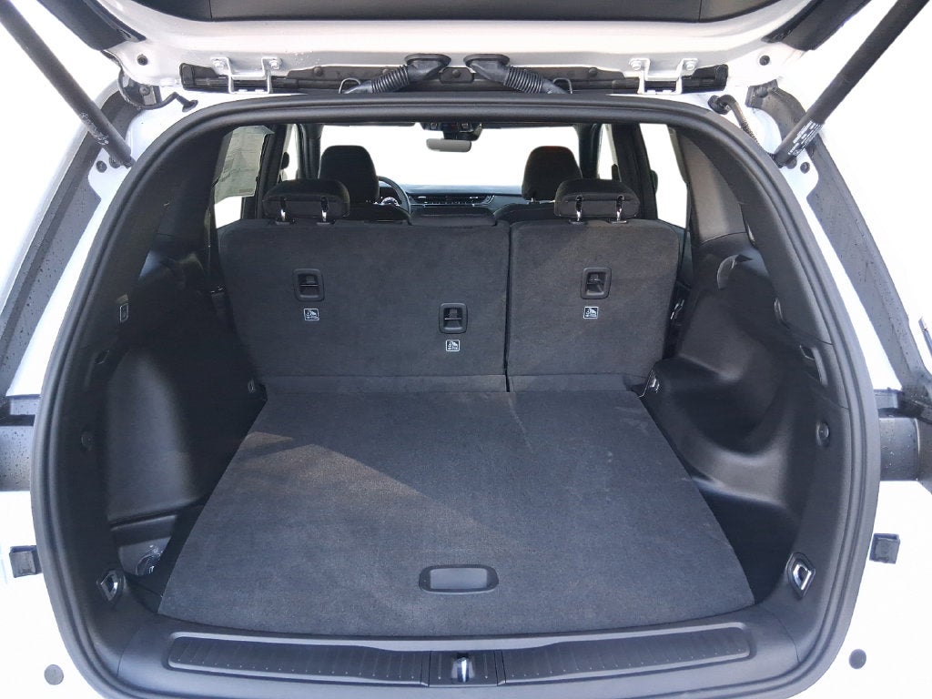 2027 Jeep Grand Cherokee GRAND CHEROKEE LAREDO X 4X4