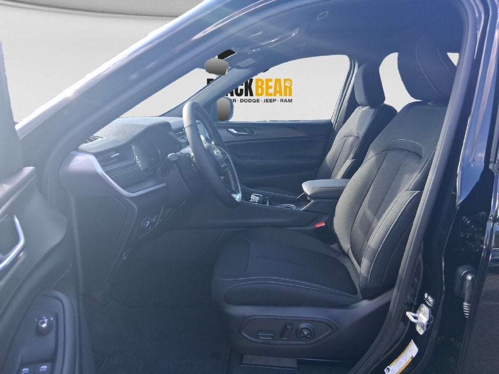 2027 Jeep Grand Cherokee GRAND CHEROKEE LAREDO X 4X4