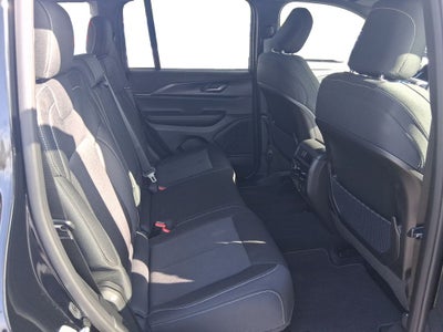 2027 Jeep Grand Cherokee GRAND CHEROKEE LAREDO X 4X4