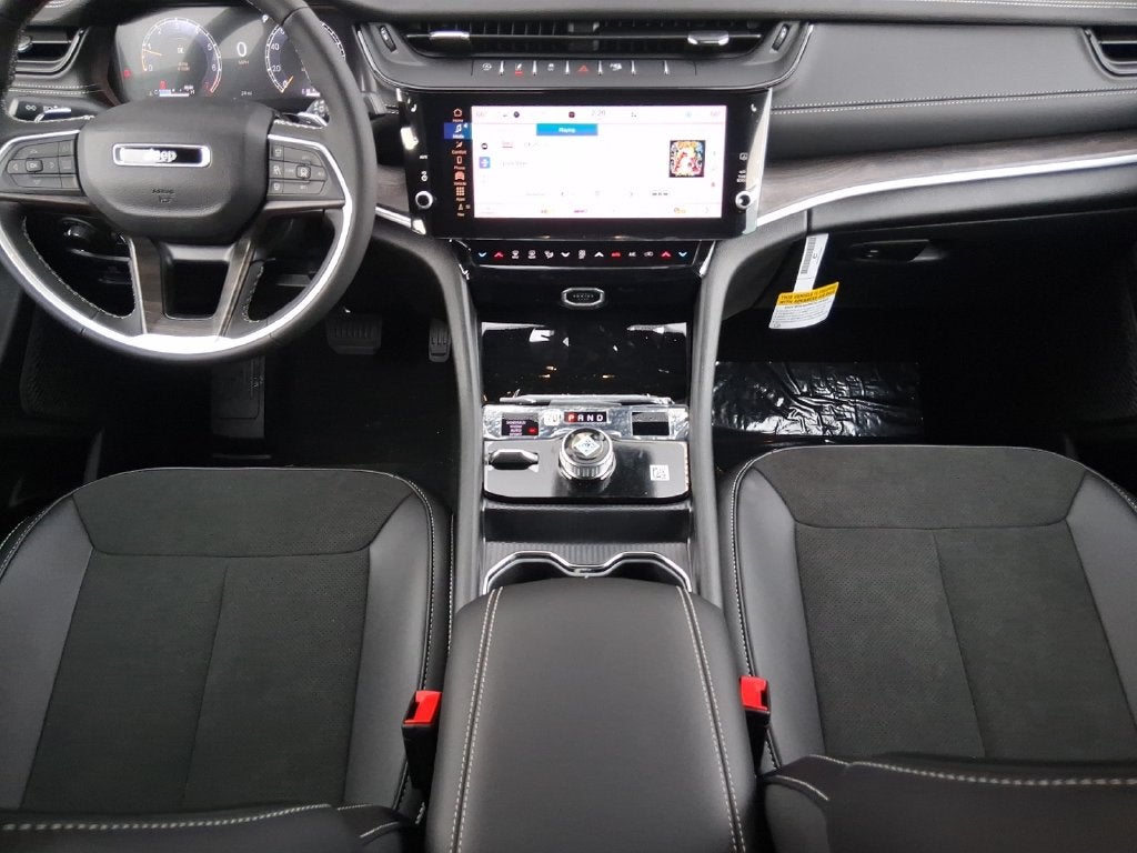 2027 Jeep Grand Cherokee GRAND CHEROKEE LAREDO ALTITUDE 4X4
