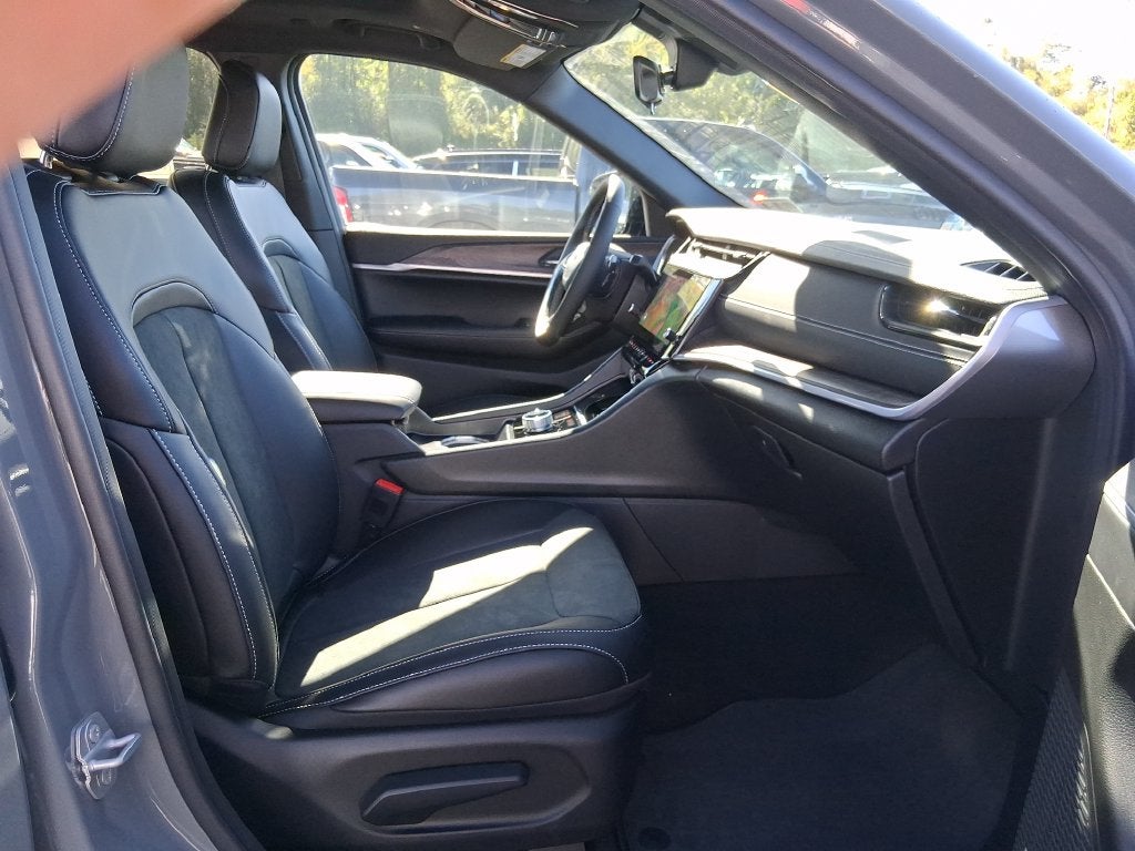 2027 Jeep Grand Cherokee L GRAND CHEROKEE L LAREDO ALTITUDE 4X4
