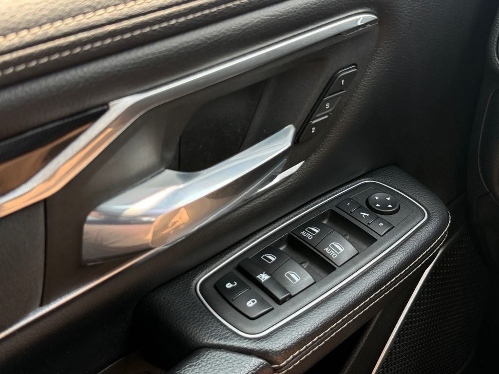 2022 RAM 1500 Laramie Crew Cab 4x4 5'7' Box