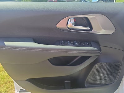 2025 Chrysler Voyager VOYAGER LX