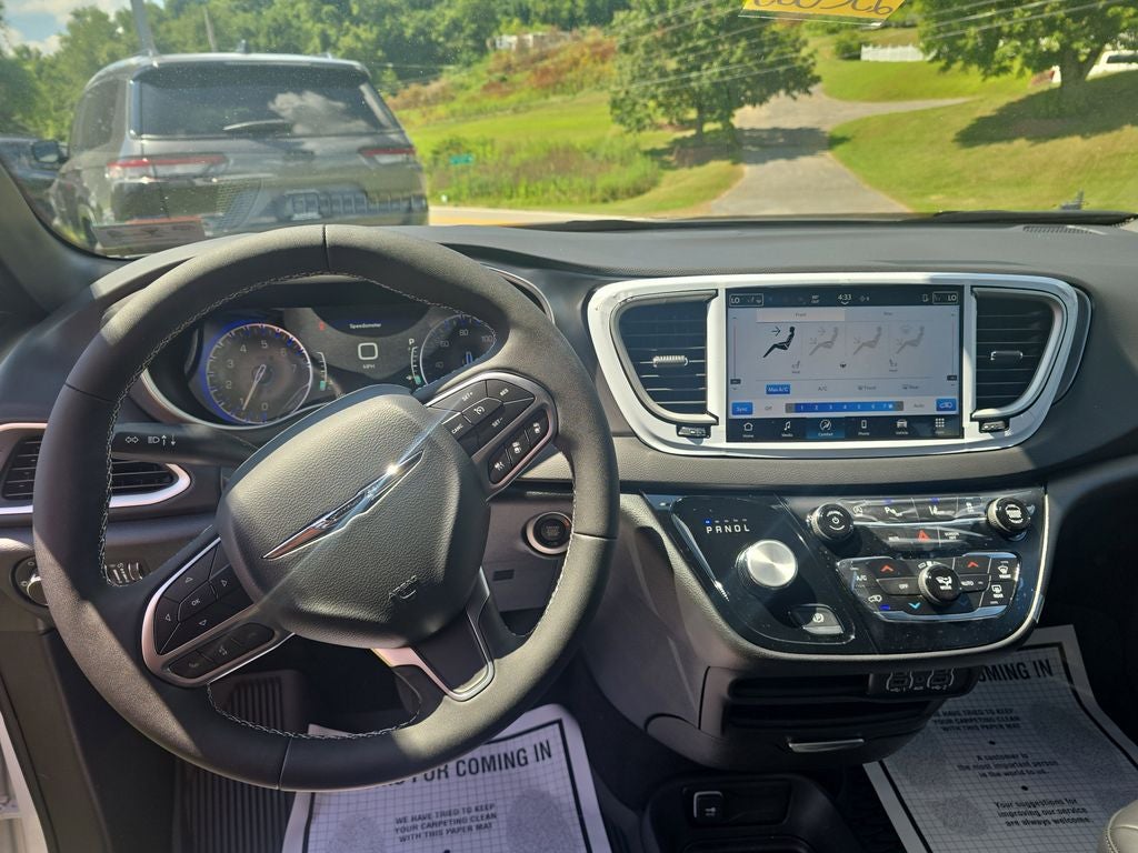 2025 Chrysler Voyager VOYAGER LX