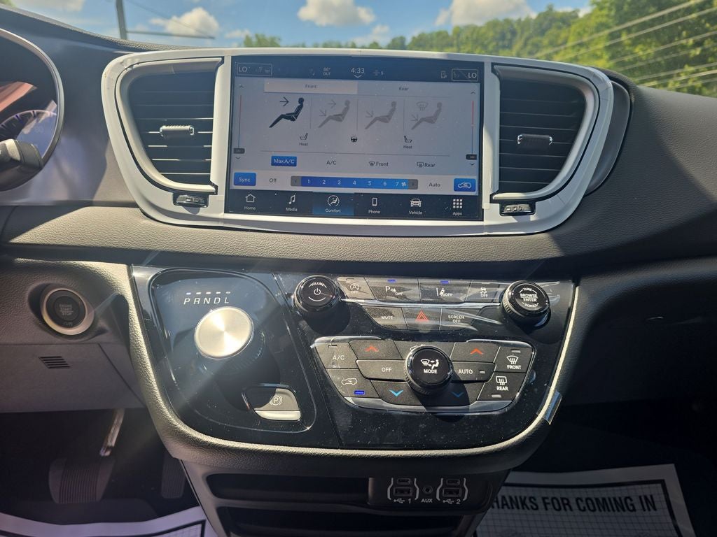 2025 Chrysler Voyager VOYAGER LX