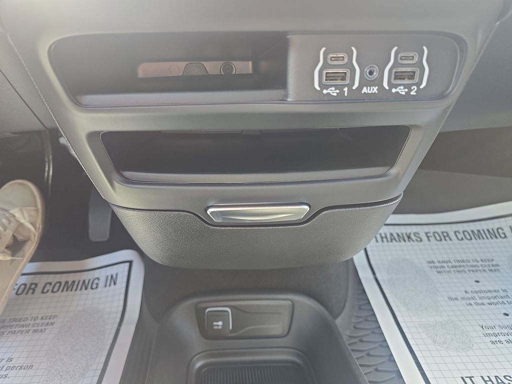 2025 Chrysler Voyager VOYAGER LX