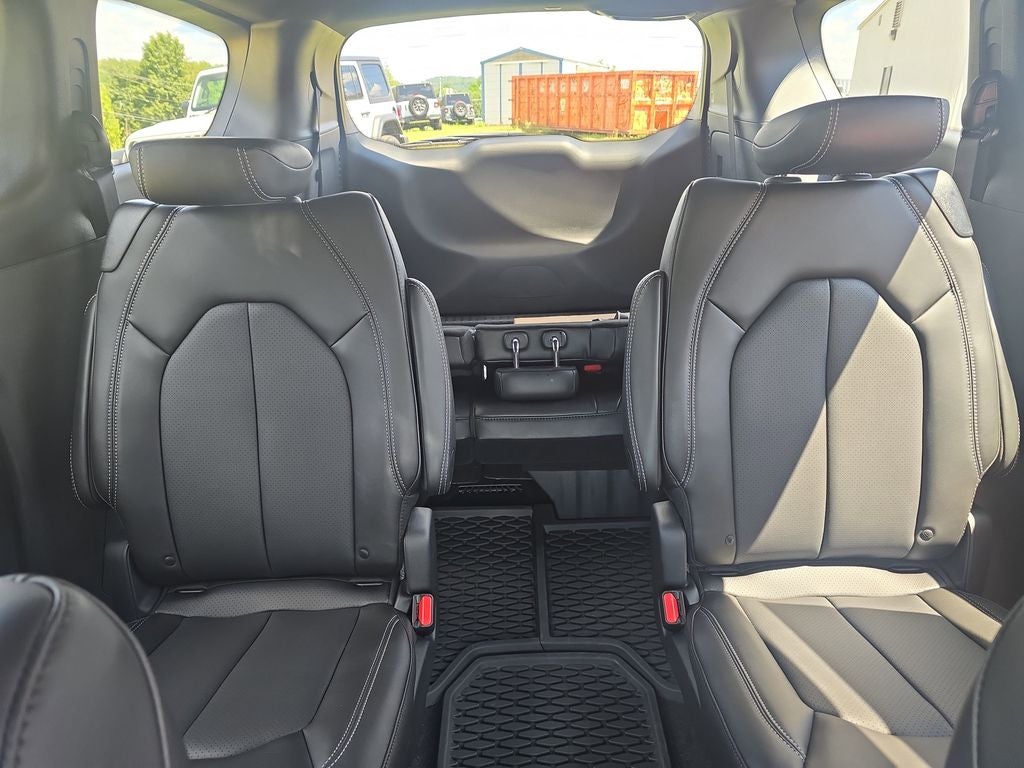 2025 Chrysler Voyager VOYAGER LX