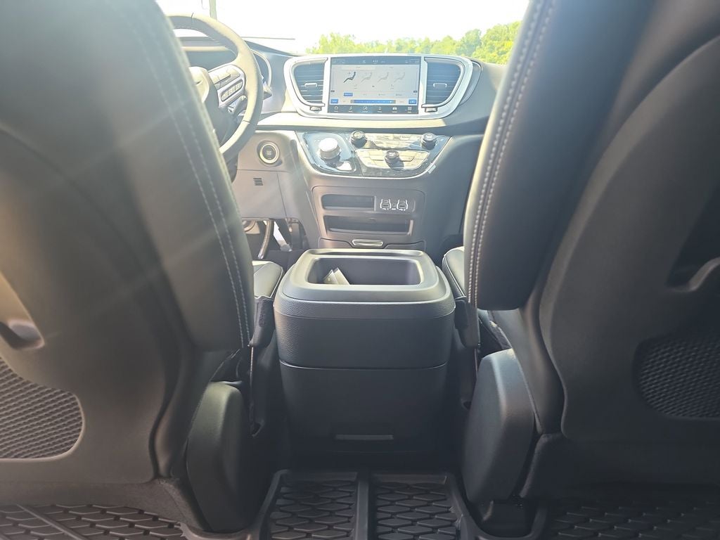 2025 Chrysler Voyager VOYAGER LX