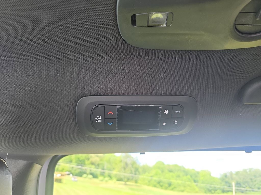 2025 Chrysler Voyager VOYAGER LX