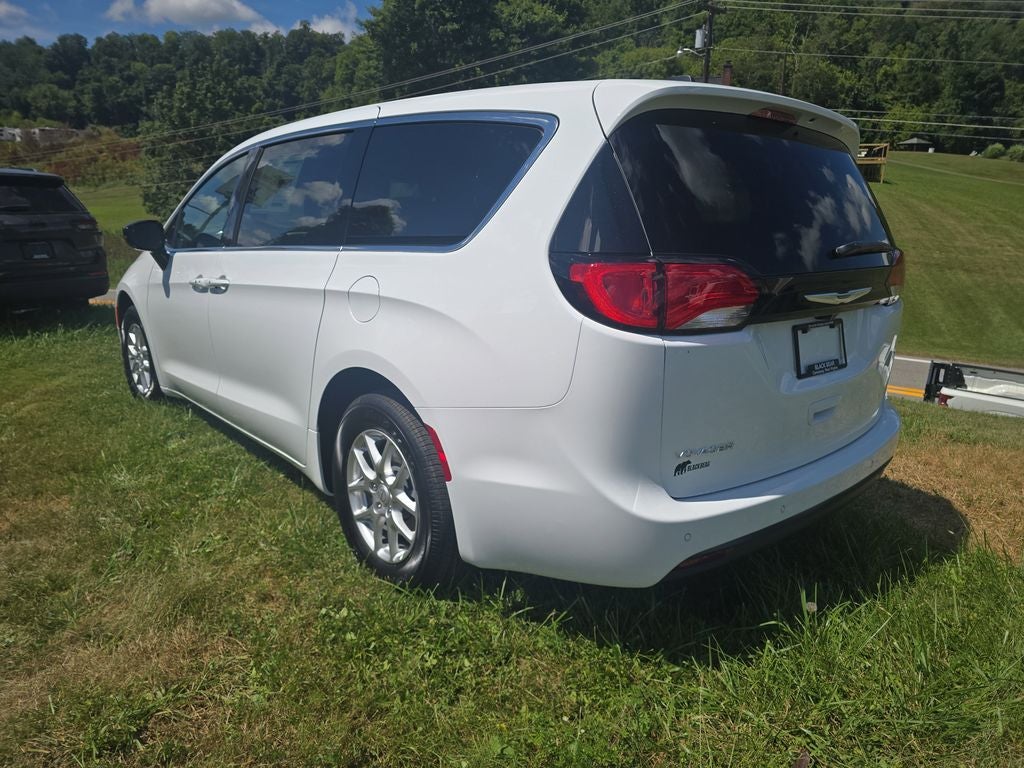 2025 Chrysler Voyager VOYAGER LX