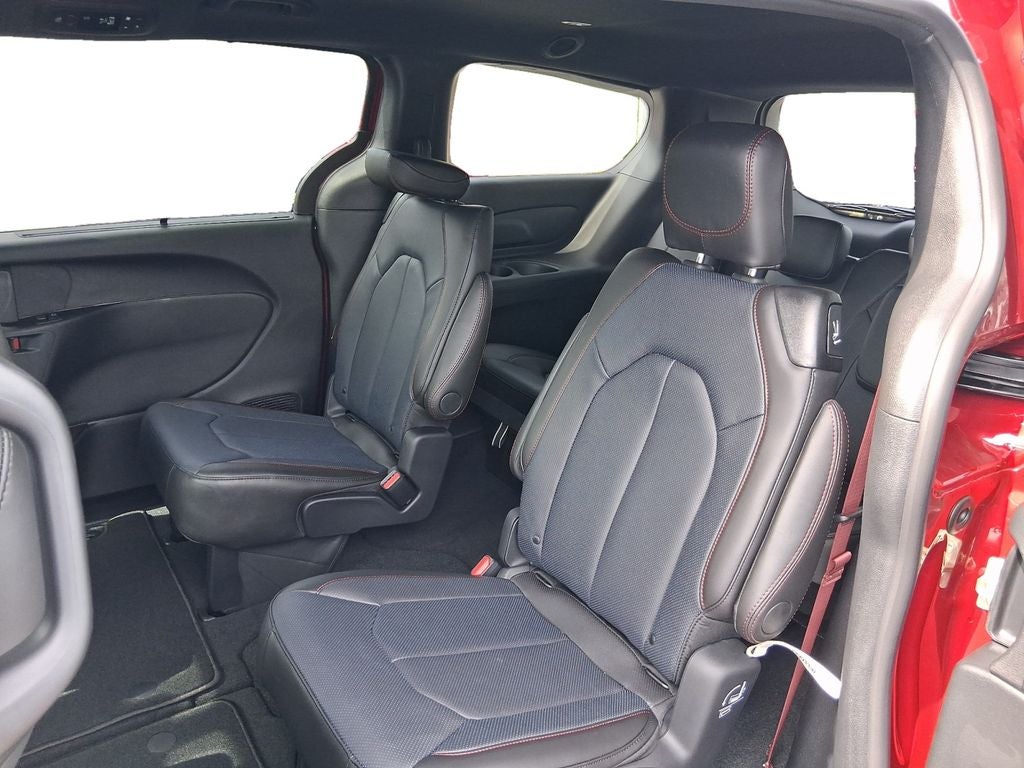 2027 Chrysler Pacifica PACIFICA SELECT AWD