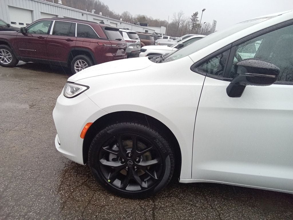 2026 Chrysler Pacifica PACIFICA SELECT AWD